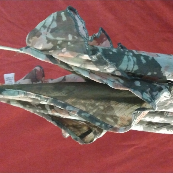 Mudd sleeveless top camo green size L in great used condition - Picture 5 of 16